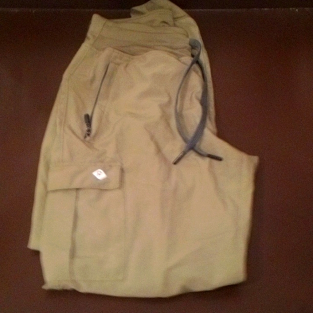 Athletic pants